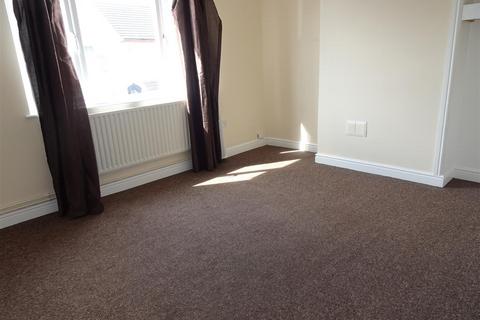 3 bedroom flat to rent, Farebrother Street, Grimsby DN32