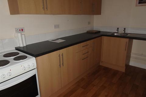 3 bedroom flat to rent, Farebrother Street, Grimsby DN32