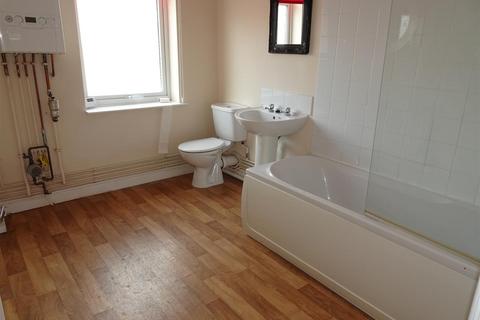 3 bedroom flat to rent, Farebrother Street, Grimsby DN32