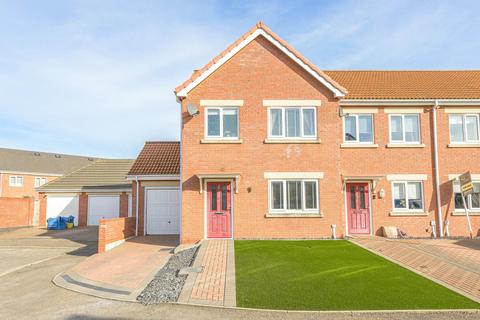 3 bedroom end of terrace house for sale, Braceby Road, Skegness PE25