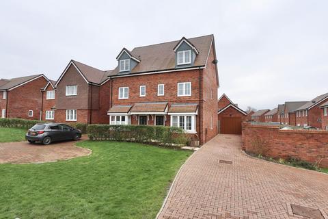 3 bedroom semi-detached house for sale, Stoches Close, Aylesbury, HP22