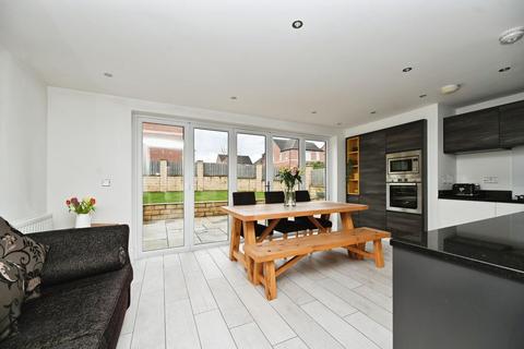 4 bedroom detached house for sale, Providence Avenue, Bradford