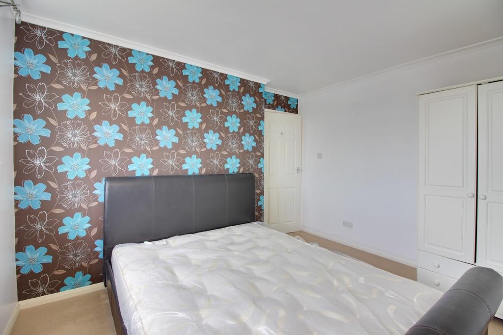 Master Bed 18 Huntingdon