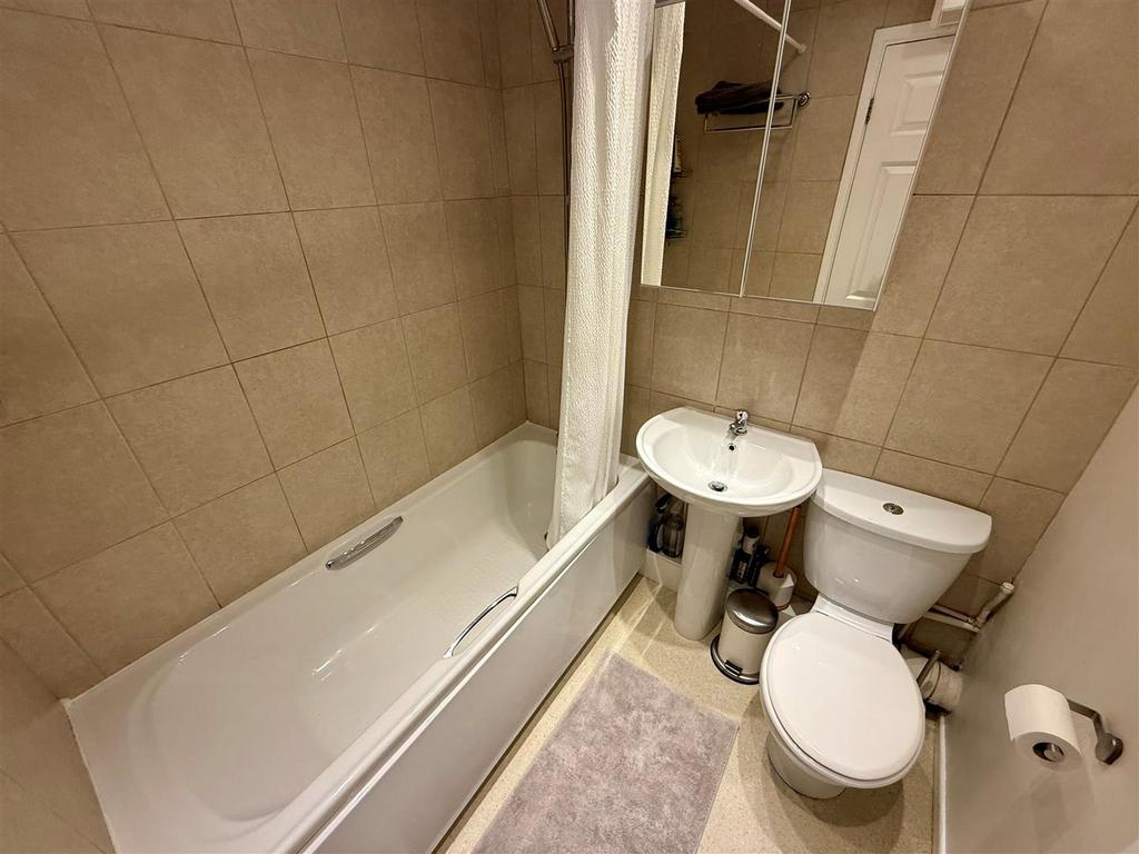CC16 Bathroom.jpg