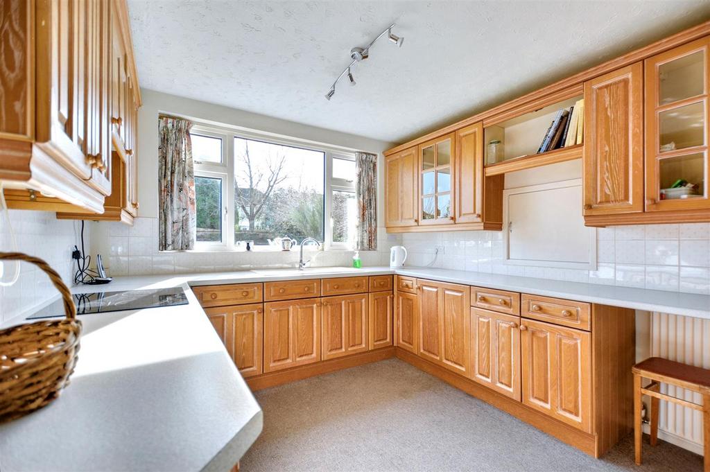 Kitchen 2.jpeg