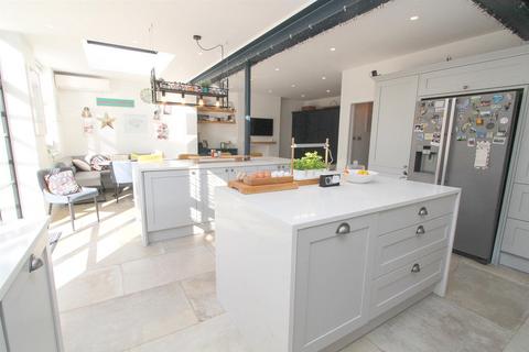 54 Upland Road, Sutton, SM2 5JE