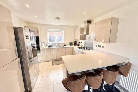 5 bedroom detached house for sale, Monk Close, Macclesfield