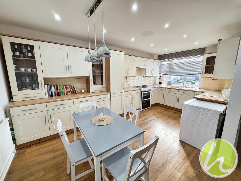 Kitchen/ Dining Room
