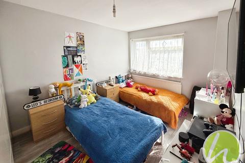 34 Howell Road, Corringham, Stanford-le-hope, SS17 8JL