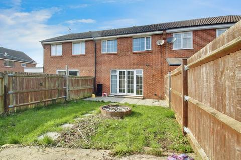 3 bedroom terraced house to rent, Diana Close, Slough SL3