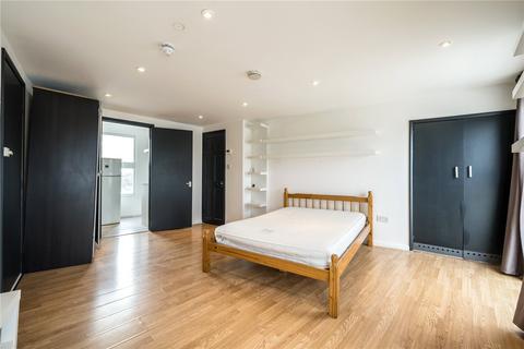 Studio to rent, London SW6