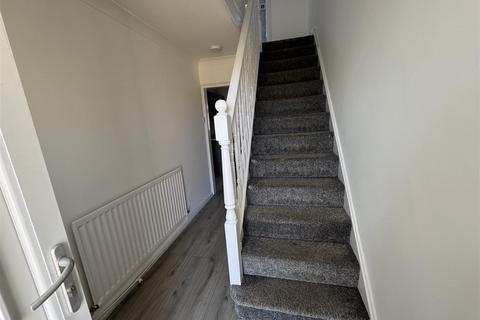 3 bedroom end of terrace house to rent, High Newham Road, Stockton-On-Tees