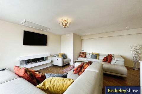 2 bedroom apartment for sale, Armstrong Quay, Liverpool