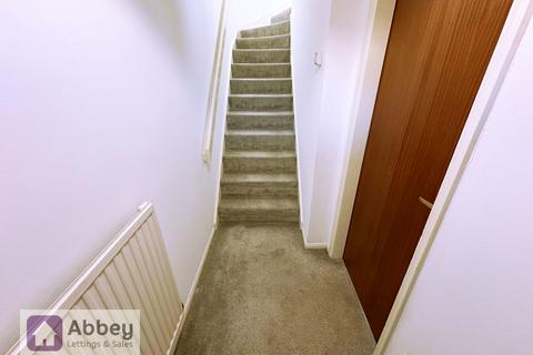 3 bedroom semi-detached house to rent, Ellwood Close, Leicester, LE5