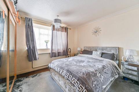 2 bedroom flat for sale, Streatham High Road,, Streatham Hill, London, SW16