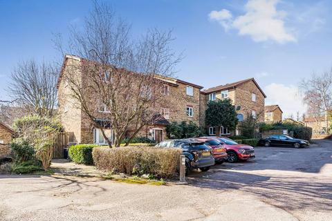 1 bedroom flat for sale, Greenway Close, Friern Barnet, London, N11