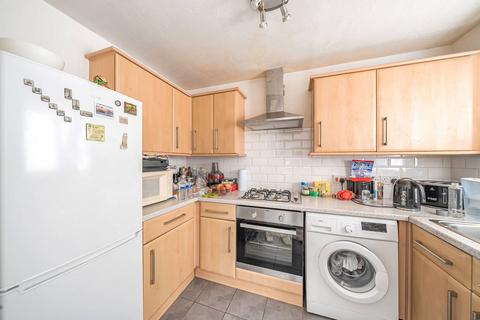 1 bedroom flat for sale, Greenway Close, Friern Barnet, London, N11