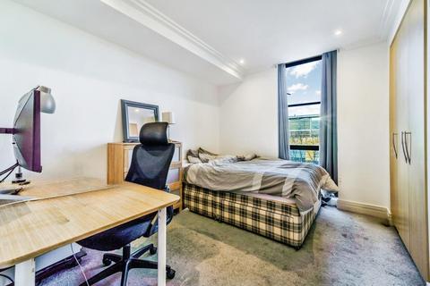 2 bedroom flat for sale, Town Meadow, Brentford