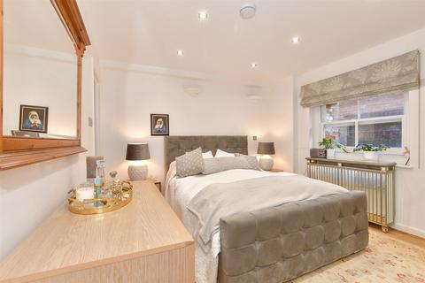 3 bedroom ground floor flat for sale, The Merchant Store, Canterbury CT2