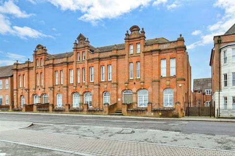 3 bedroom ground floor flat for sale, The Merchant Store, Canterbury CT2