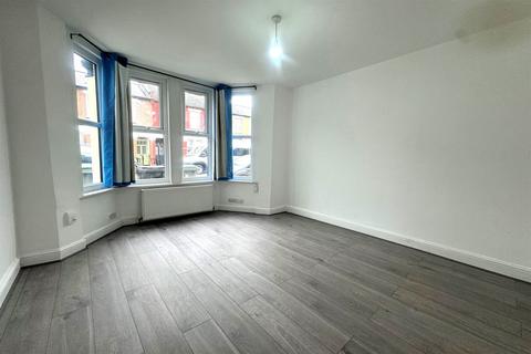 2 bedroom apartment to rent, Ritches Road, N15