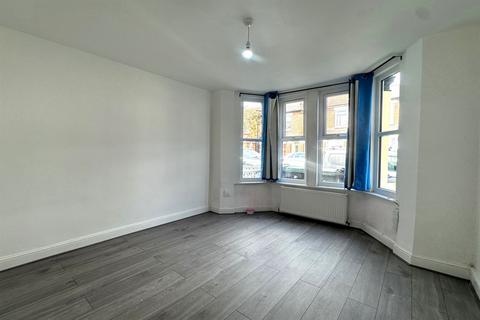 2 bedroom apartment to rent, Ritches Road, N15