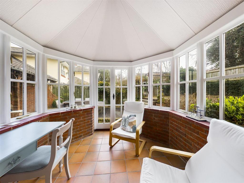 CAM00734 P1-PR0220-STILL06.jpg