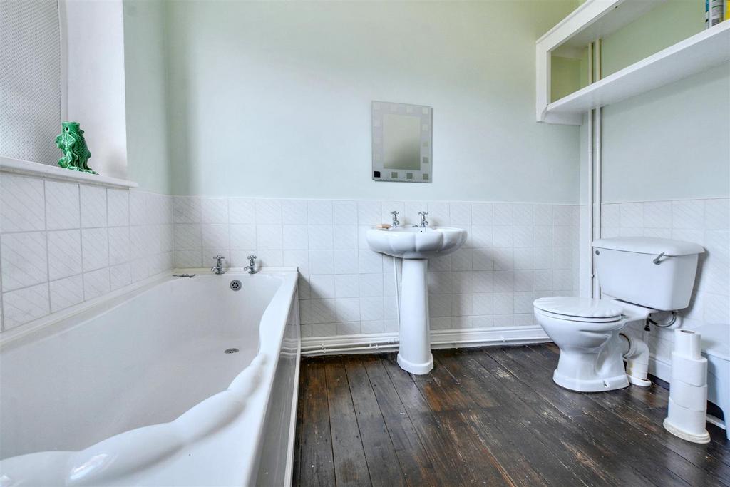 Bathroom 2.jpeg