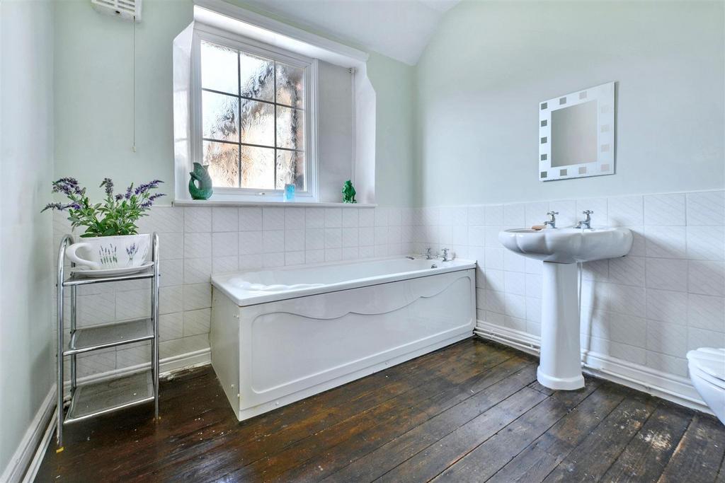 Bathroom 1.jpeg