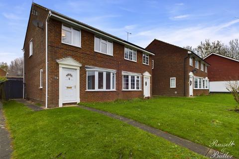 3 bedroom semi-detached house to rent, Greenway Walk, Buckingham, MK18 7BG