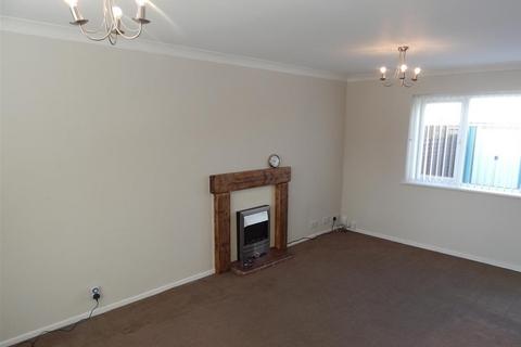 3 bedroom end of terrace house to rent, Pembridge Close, Redditch