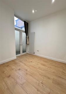 2 bedroom apartment to rent, West Green Road, London N15