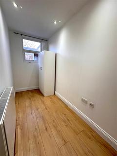 2 bedroom apartment to rent, West Green Road, London N15