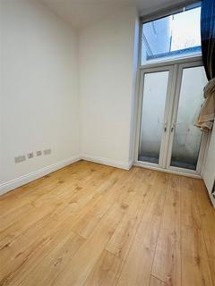 2 bedroom apartment to rent, West Green Road, London N15