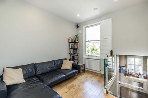 2 bedroom flat for sale, Cavendish Road, London SW12