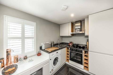 2 bedroom flat for sale, Cavendish Road, London SW12