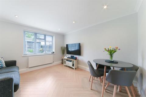 2 bedroom maisonette for sale, Lyme Regis Road, Banstead