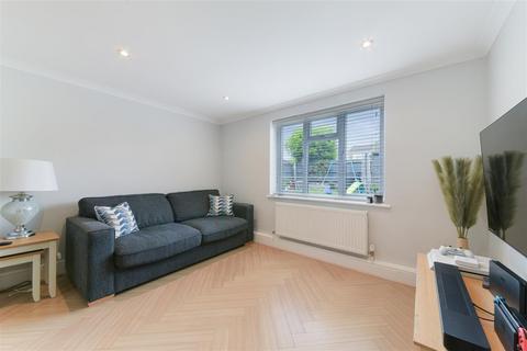 2 bedroom maisonette for sale, Lyme Regis Road, Banstead