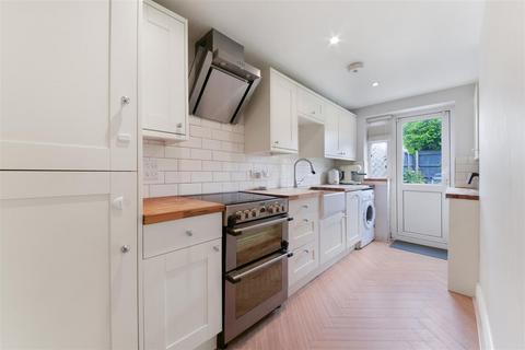 2 bedroom maisonette for sale, Lyme Regis Road, Banstead