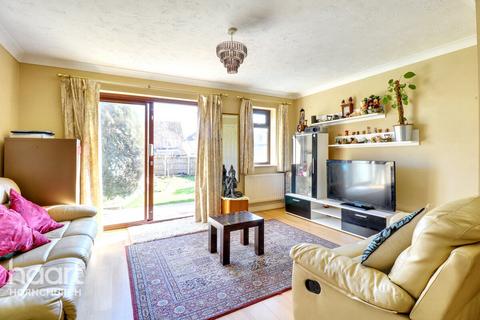 12 Halcyon Way, Hornchurch, RM11 3ND