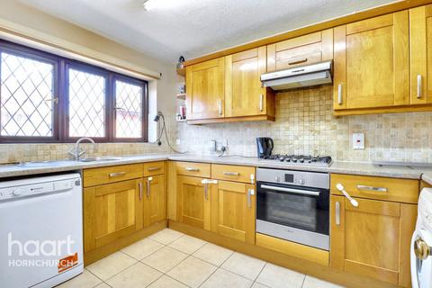 12 Halcyon Way, Hornchurch, RM11 3ND