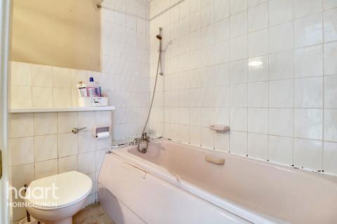 12 Halcyon Way, Hornchurch, RM11 3ND