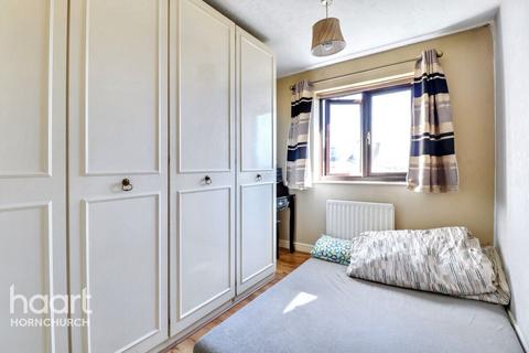 12 Halcyon Way, Hornchurch, RM11 3ND