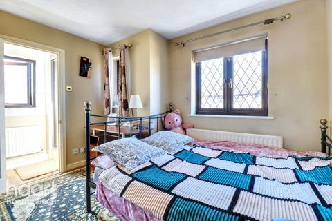 12 Halcyon Way, Hornchurch, RM11 3ND