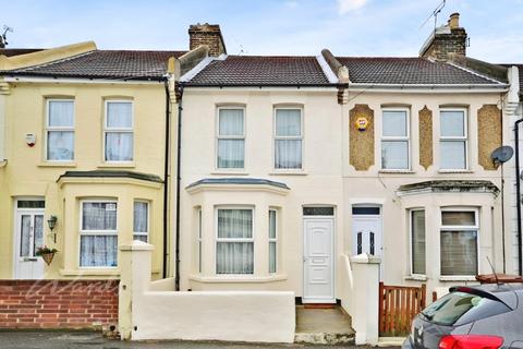 3 bedroom terraced house to rent, Milton Road Gillingham ME7