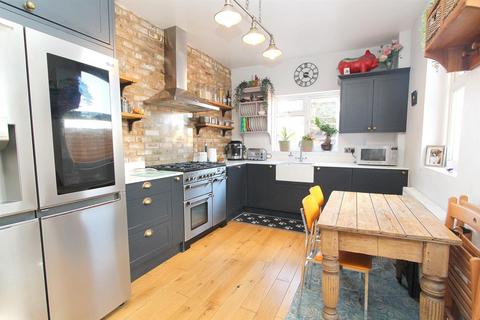 7 Thicket Crescent, Sutton, SM1 4QB