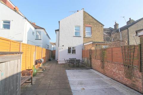 7 Thicket Crescent, Sutton, SM1 4QB