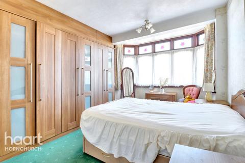 47 Beverley Gardens, Hornchurch, RM11 3NX