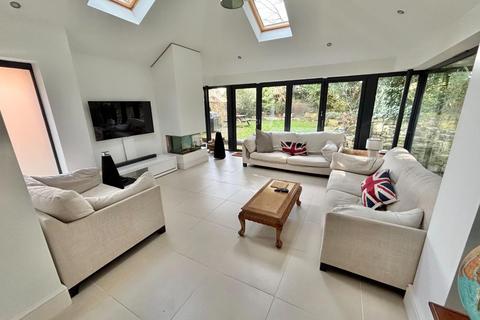 5 bedroom detached house for sale, 5 Bed Secluded Detached in Didsbury Village