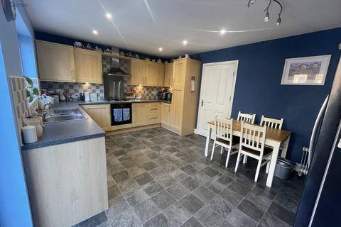 4 bedroom townhouse for sale, Cwrt Tynewydd, Ogmore Vale, Bridgend County. CF32 7DJ